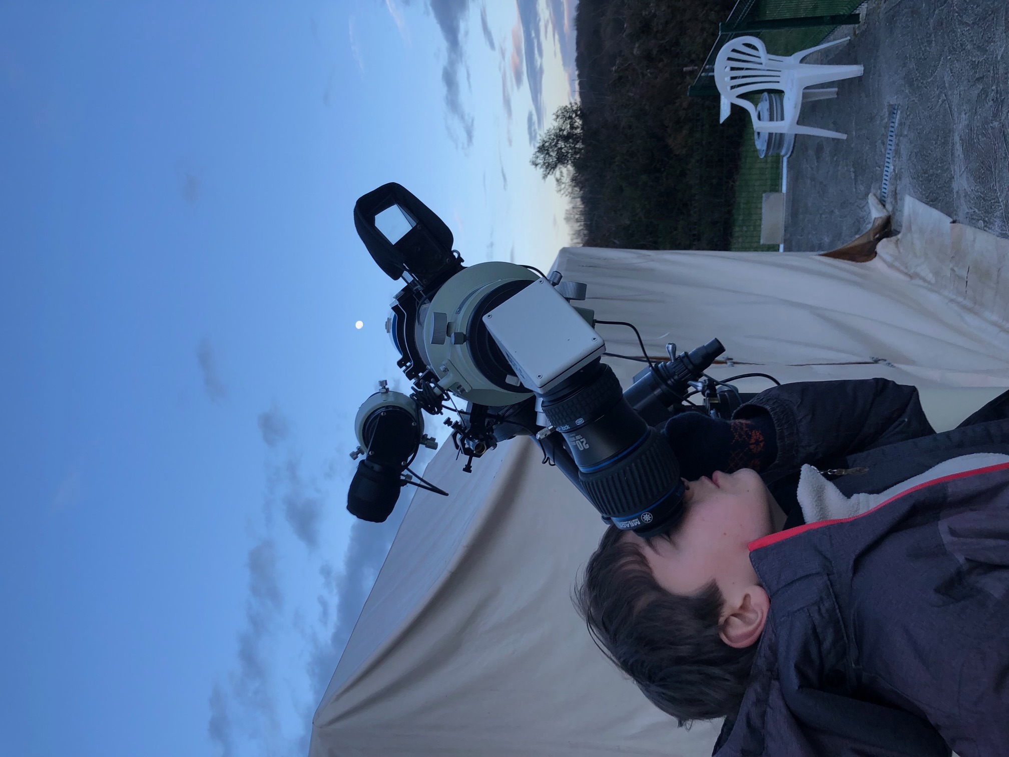 METTEZ LA TETE DANS LES ETOILES